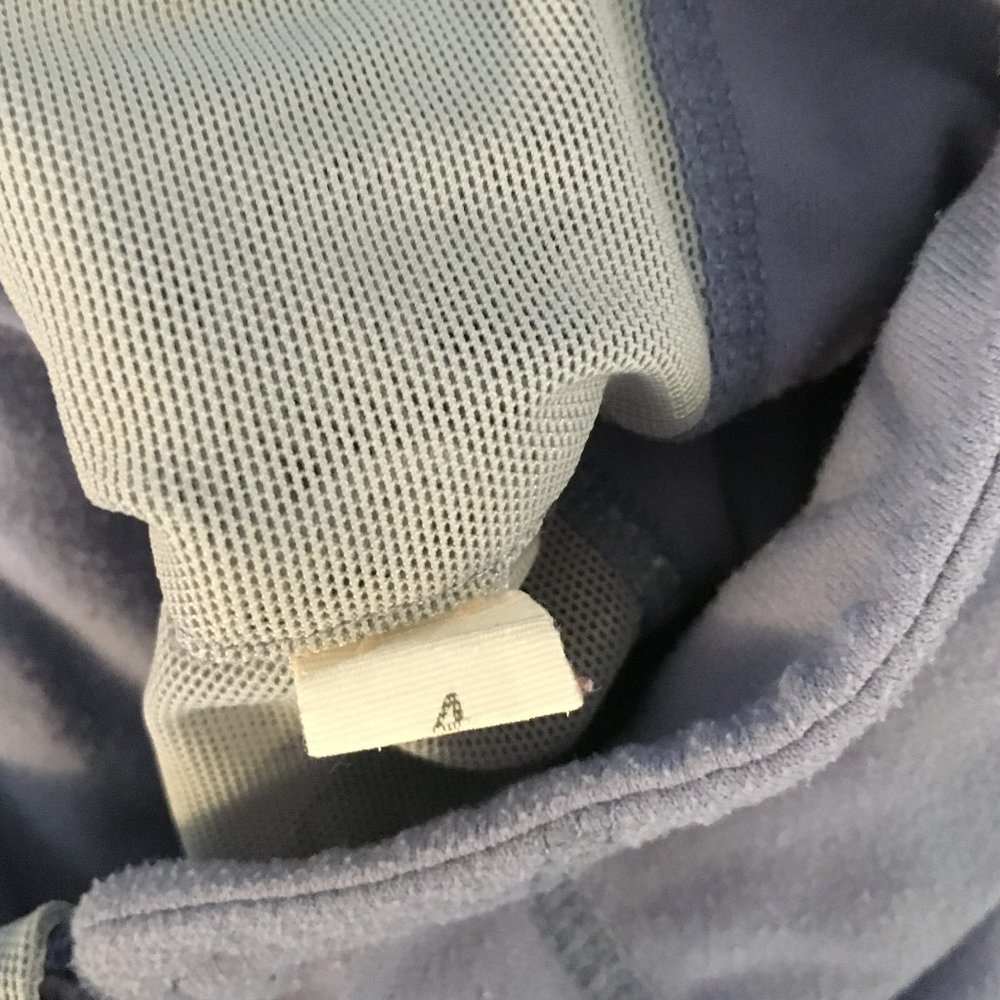 Lululemon Catch Me Air Jacket (rare) - Picture 4 of 9